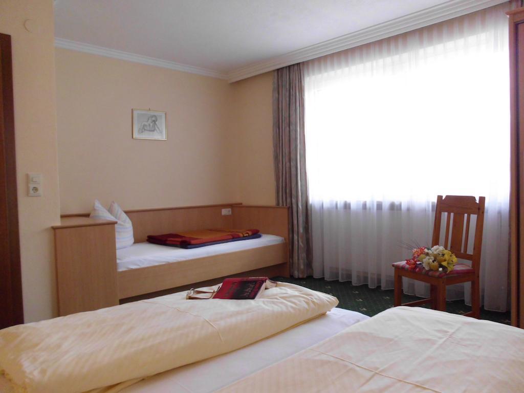 Ferienwohnungen Rahm Mayrhofen Habitación foto