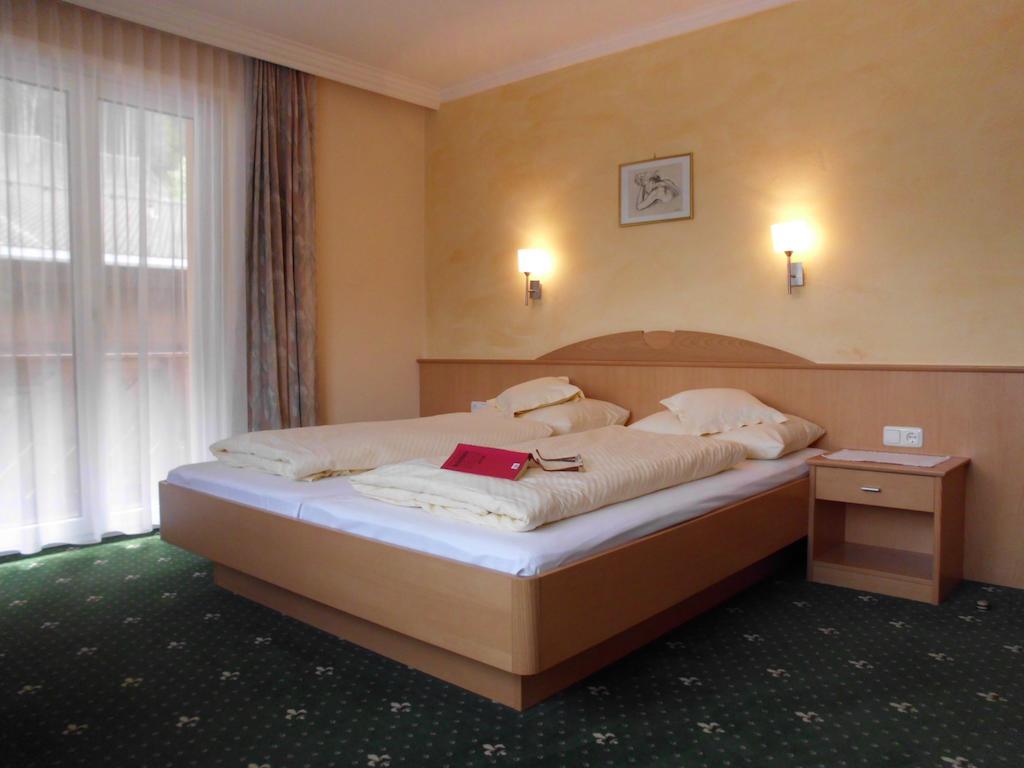 Ferienwohnungen Rahm Mayrhofen Habitación foto