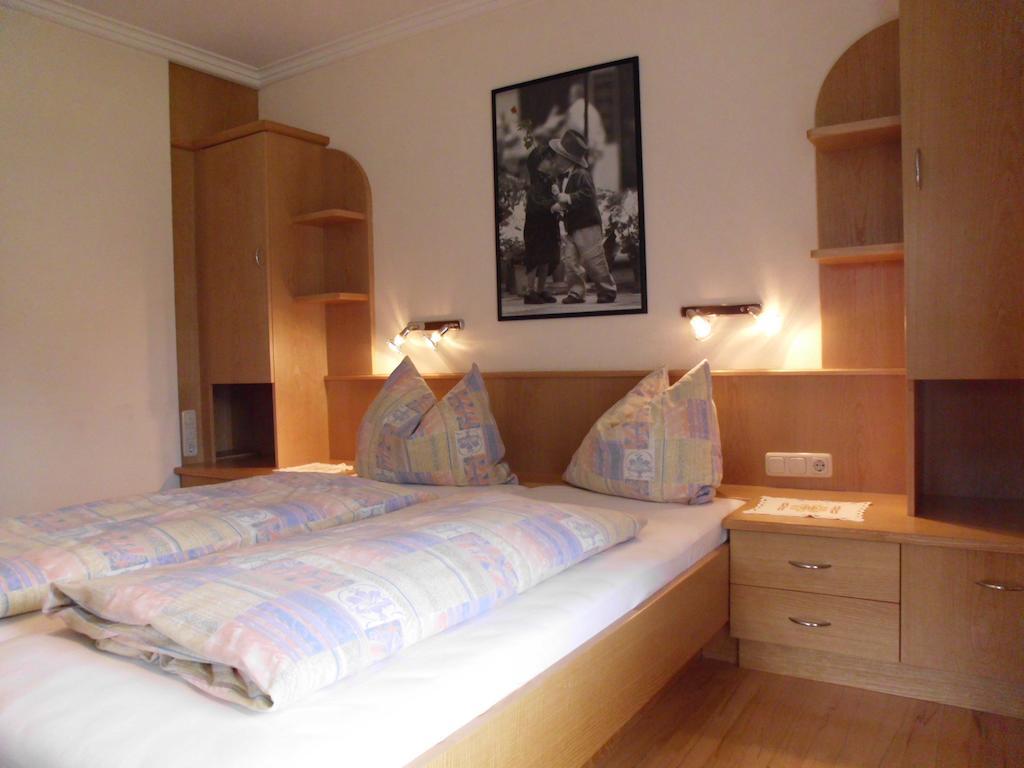 Ferienwohnungen Rahm Mayrhofen Habitación foto