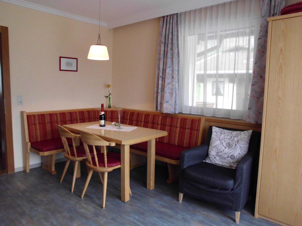 Ferienwohnungen Rahm Mayrhofen Habitación foto