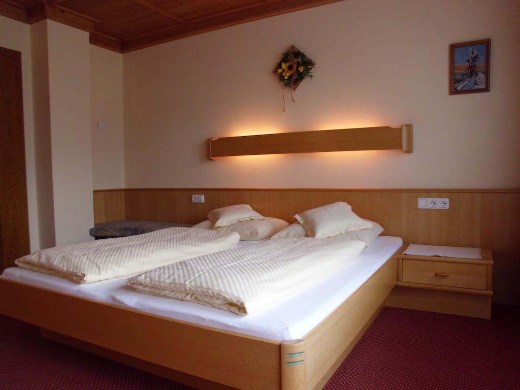 Ferienwohnungen Rahm Mayrhofen Habitación foto